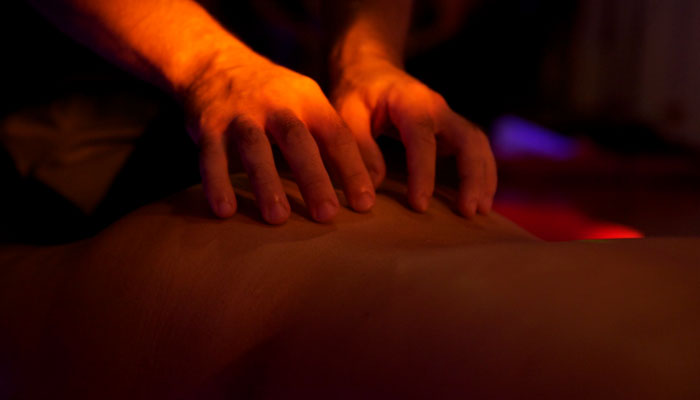 Realizo uma massagem sensitive maravilhosa para despertar a sua sexualidade.